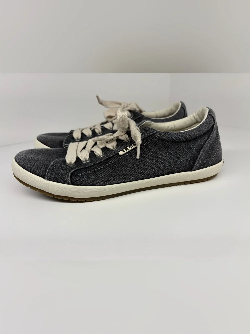 Taos Women's Dark Gray Canvas Lace-Up Fashion Sneakers